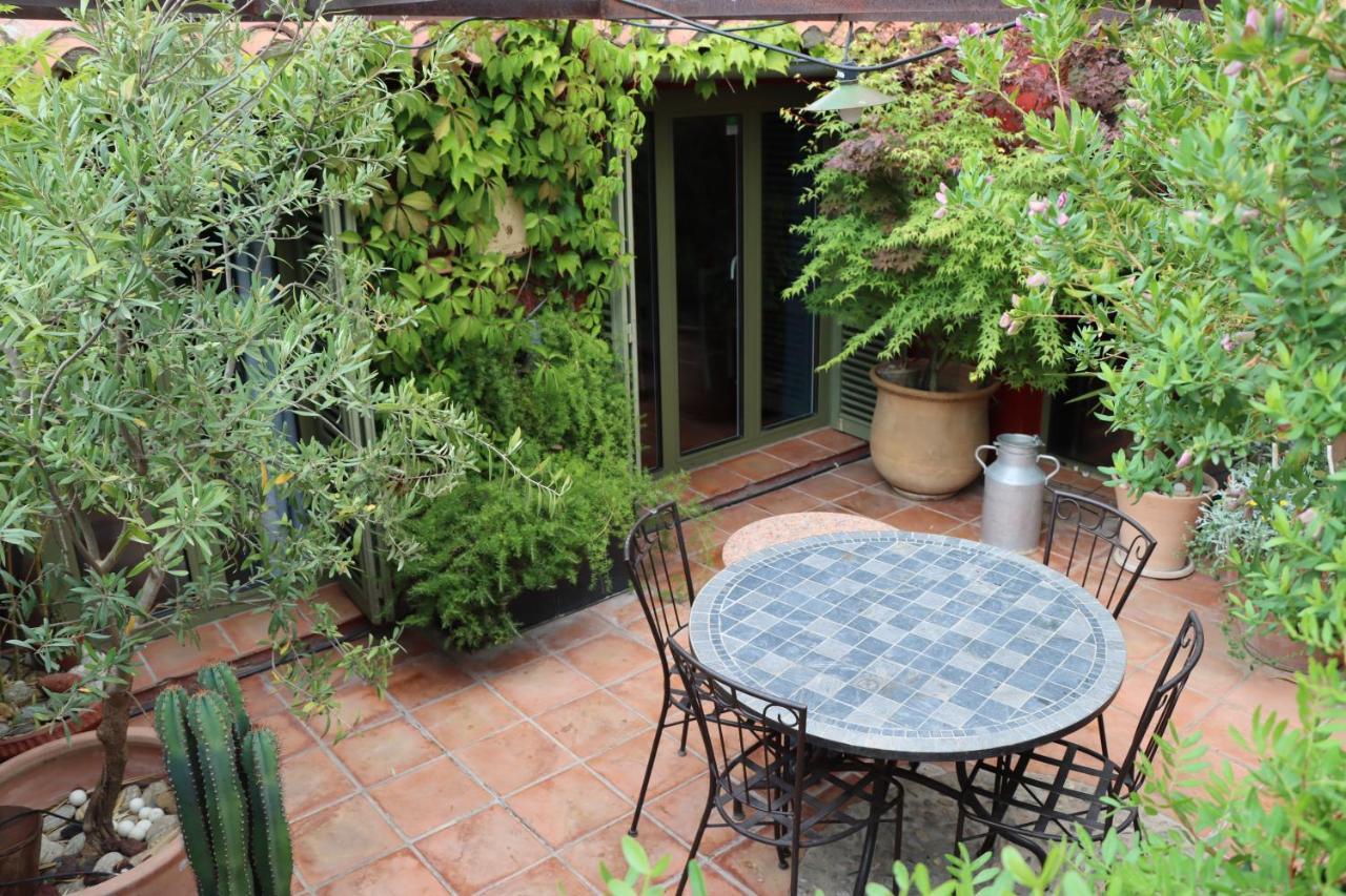 Grand Loft De Charme, Place Du Village A Thuir Bagian luar foto