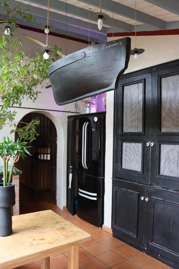 Grand Loft De Charme, Place Du Village A Thuir Bagian luar foto